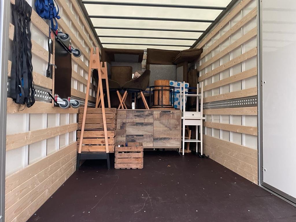 Net ingeladen verhuiswagen, alles netjes vastgezet